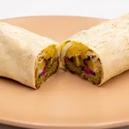 ساندوتش فلافل بالجبن و بيض